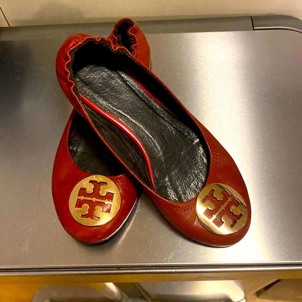 SOLD Maroon Tory Burch flats